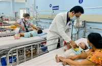 TP.HCM: Nguy cơ dịch tay chân miệng “chồng” sốt xuất huyết 