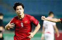 Ông Troussier chờ Công Phượng, Văn Toàn lên tiếng