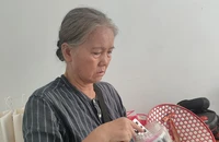 Người dân có hoàn cảnh khó khăn được tặng thẻ BHYT