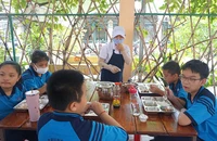 Cần xem lại việc tiền ăn bán trú cũng phải đóng thuế
