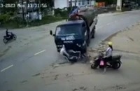 Đi xe đạp điện qua đường, 2 học sinh bị xe tải tông thương vong