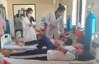 Nhiều học sinh tiểu học cấp cứu sau khi ăn kẹo lạ