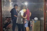 Băng cướp nhí bị bắt khi đang ăn mừng trong thùng container