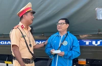 Cảnh sát giao thông Bình Dương tìm được chủ nhân đánh rơi cọc tiền