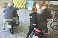 Nóng: 4 người dùng súng cướp tiệm vàng ở Bình Dương