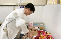 Nam thanh niên bị mảnh sắt văng trúng đùi, đứt động mạch