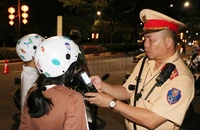 Bình Dương: Một cô gái dùng chiêu ‘ve sầu thoát xác’ để né đo nồng độ cồn