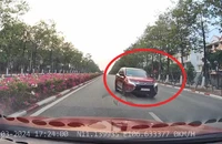 Bình Dương: Ô tô ngang nhiên đi ngược chiều, còn yêu cầu nhường đường