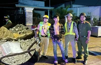 Thanh niên ném ma túy phi tang khi thấy công an