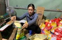 Bình Dương: Phát hiện người phụ nữ ‘thay ruột’ bột ngọt, bột nêm và bột giặt