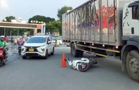 Bình Dương: Cô gái 18 tuổi tử vong dưới gầm xe tải