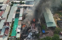 Dập tắt nhanh vụ cháy xưởng phế liệu ở Bình Dương