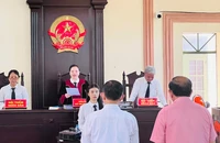 Ông chủ Đậu phộng Tân Tân bị bắt giam, vợ ông cũng bị khởi tố