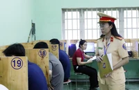CSGT tăng ca liên tục để tổ chức sát hạch, cấp giấy phép lái xe