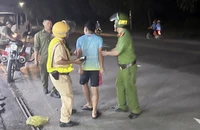 Gặp CSGT, nam thanh niên chạy xe vào nhà dân để né đo nồng độ cồn