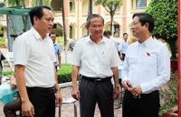 Chủ tịch HĐND TP.HCM cùng các ứng cử viên tiếp xúc cử tri phường Phú An