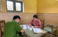 Một phụ nữ lừa 'chạy việc' gần 1 tỉ đồng