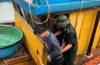 Tàu chìm, 8 thuyền viên trôi dạt trên biển