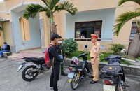 Chạy xe làm xiếc trên đèo Hải Vân