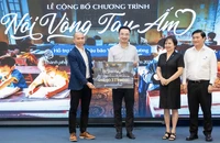 Nối vòng tay ấm cùng trẻ em vùng lũ