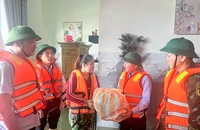 Thường trực Ban Bí thư Trần Cẩm Tú thăm vùng lũ Đà Nẵng