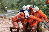 EVNCPC khôi phục cấp điện cho hơn 84% khách hàng bị ảnh hưởng do mưa lũ