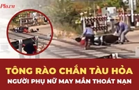 Người phụ nữ tông rào chắn tàu hỏa, may mắn thoát chết trong gang tấc