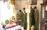 Đang đi cấp cứu, nghịch tử quay về nhà giết cha mẹ