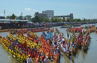 Xem đua ghe ngo tưng bừng trên sông Maspero