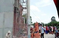 Long An: Sập giàn giáo công trình 8 người thương vong