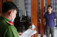 Cựu cán bộ Cục Hải quan An Giang bị khởi tố tội buôn lậu