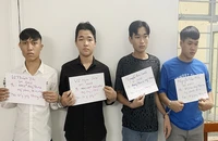 6 người đánh hội đồng 1 cô gái vì nghĩ bị nhìn đểu