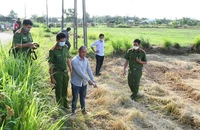 Nguyễn Tiến Ngân tại hiện trường án mạng. Ảnh: HG