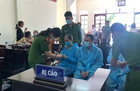 Vợ cán bộ biên phòng bị đề nghị phạt 3-4 năm tù về tội buôn lậu