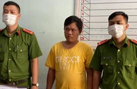 Công chứng viên báo công an bắt giữ thanh niên bán đất bằng sổ hồng giả