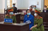 Đang xử bà trùm buôn lậu Mười Tường vụ tổ chức cho đàn em buôn lậu vàng trốn đi Campuchia