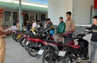 CSGT ngăn chặn 22 thanh thiếu niên tụ tập đua xe trái phép trên quốc lộ