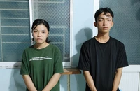 Bắt giam 2 vợ chồng cướp tiệm vàng bằng bình xịt hơi cay 