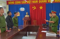 Bị bắt vì giúp cậu của bạn gái làm giả giấy tờ đất 