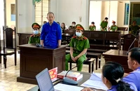 Sát hại hàng xóm vì chuyện… cái mái tôn