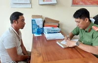 Tạm giữ người đàn ông đánh cảnh sát giao thông