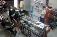 Bắt 2 thanh thiếu niên đuổi chém một thiếu tá công an 