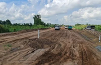 Đề xuất đầu tư mới hệ thống đường gom dọc Cao tốc Mỹ Thuận - Cần Thơ