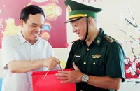Phó Thủ tướng Trần Lưu Quang kiểm tra việc phòng, chống buôn lậu tại An Giang