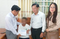 Vụ bé trai bị cha dượng hành hạ dã man: Đề nghị mở rộng điều tra