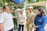 Công an An Giang tìm thân nhân cho bé trai bị rơi xuống sông