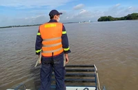 Tìm thấy thi thể bé trai 2 tuổi mất tích cùng mẹ ở cầu Cổ Chiên