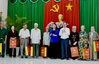 Chủ tịch nước Võ Văn Thưởng tặng quà tết tại Vĩnh Long