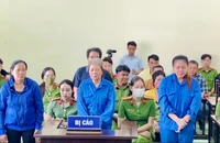 Phạt tù gia đình tạt nước sôi công an ở An Giang 