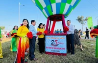 Khinh khí cầu rực rỡ mừng 25 năm thành lập TP Long Xuyên